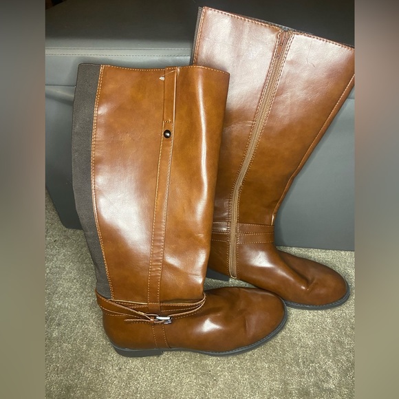 Women Boots | American Eagle - Picture 1 of 6